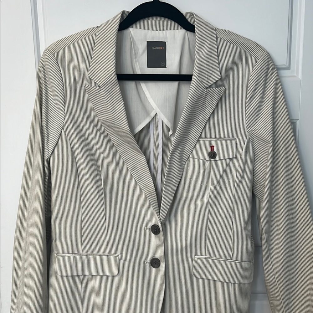 Smart Set cotton blazer with blue stripe and red accent buttonhole details.